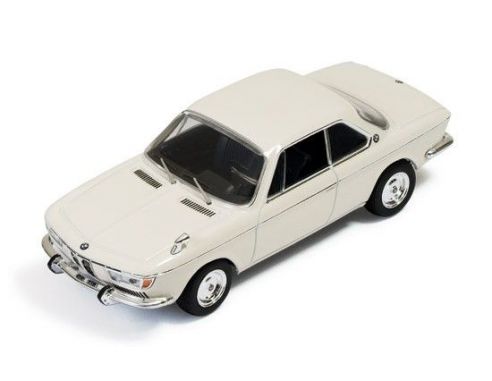 Ixo model CLC257 BMW 2000 CS 1966 LIGHT BEIGE 1:43 Modellino