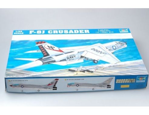 TRUMPETER 02273 F-8J CRUSADER Modellino