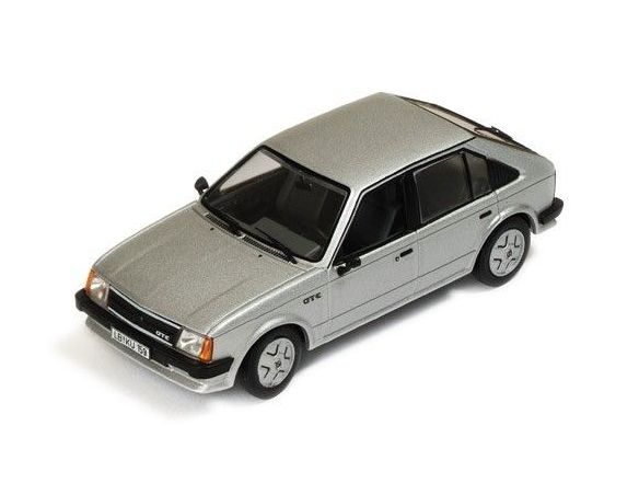 Ixo model CLC268 OPEL KADETT D GT/E 1983 SILVER 1:43 Modellino