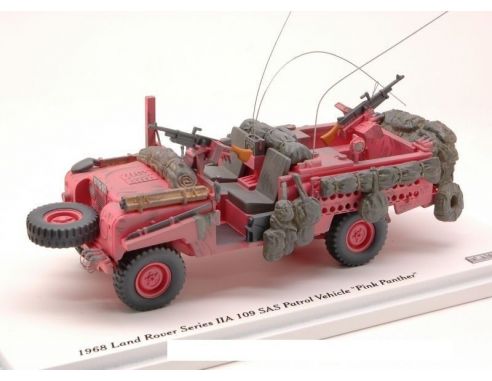 True Scale Miniatures TSM134354 LAND ROVER SERIE IIA 109 1968 SAS PATROL WEHICLE PINK PANTHER 1:43 Modellino