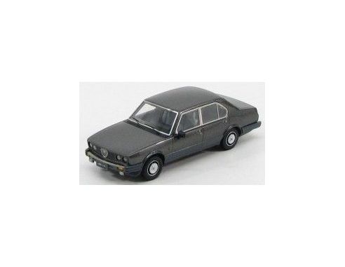 Kess Model KS43000011 ALFA ROMEO ALFETTA 2000 QUADRIFOGLIO ORO 1983 GRIGIO NUBE MET.1:43 Modellino