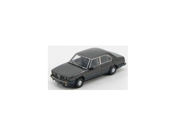 Kess Model KS43000011 ALFA ROMEO ALFETTA 2000 QUADRIFOGLIO ORO 1983 GRIGIO NUBE MET.1:43 Modellino