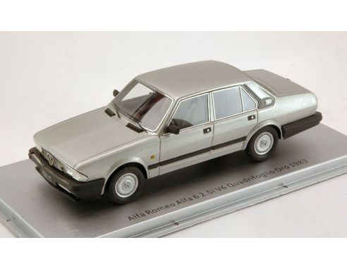 Kess Model KS43000150 ALFA ROMEO ALFA 6 2.5i V6 QUADRIFOGLIO ORO 1983 SILVER 1:43 Modellino