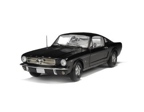 ERTL 39300 MUSTANG FASTBACK IN RAVAN BLACK 1/18 Auto 1/18