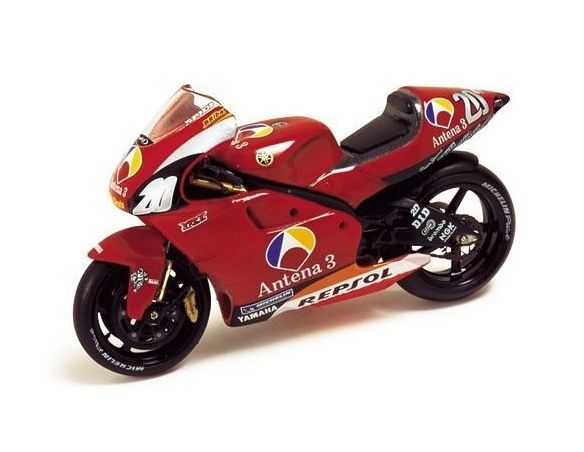 Ixo model RAB038 YAMAHA YZR500 ANTENA 3 GP 2002 1/24 Modellino