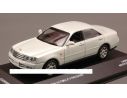 J-Collection JC02006WP NISSAN GLORIA ULTIMA-Z V PACKAGE 2001 WHITE PEARL 1:43 Modellino