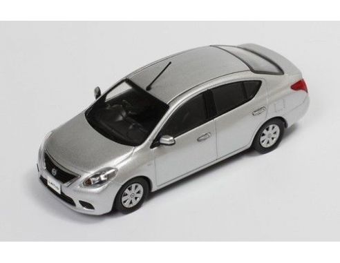 J-Collection JC253 NISSAN LATIO 2012 BRILLANT SILVER METALLIC 1:43 Modellino