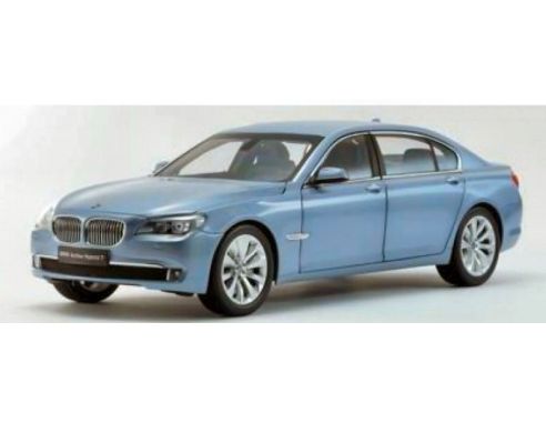 Kyosho KY8782BW BMW 7-SERIES FO2 2009 LIGHT BLUE METALLIC 1:18 Modellino
