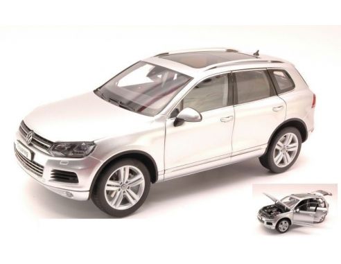 Kyosho KY8822CS VW TOUAREG 2010 COOL SILVER MET. 1:18 Modellino