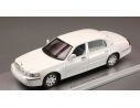 Luxury LX10156 LINCOLN TOWN CAR 2011 WHITE 1:43 Modellino