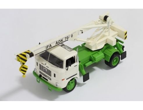 IST Models IST192 IFA W50L ADK70 1968 DDR WHITE AND GREEN 1:43 Modellino