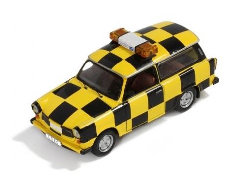 IST Models IST191 TRABANT 601 S FOLLOW ME LEIPZIG ALTENBURG AIRPORT 2001 DDR 1:43 Modellino