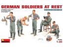 Miniart MIN35062 GERMAN SOLDIERS AT REST KIT 1:35 Modellino