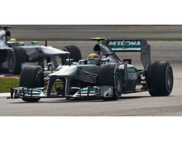 Minichamps PM410130110 MERCEDES W04 L.HAMILTON 2013 1st PODIUM MALAYSIAN GP 1:43 Modellino