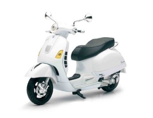 New Ray NY57243 VESPA GTS 300 SUPER 2008 1:12 Modellino