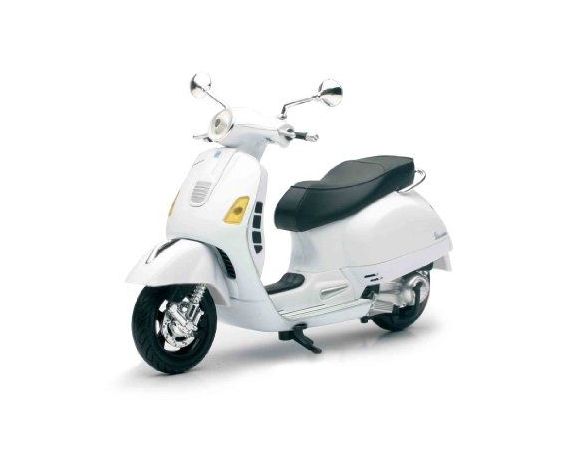 New Ray NY57243 VESPA GTS 300 SUPER 2008 1:12 Modellino