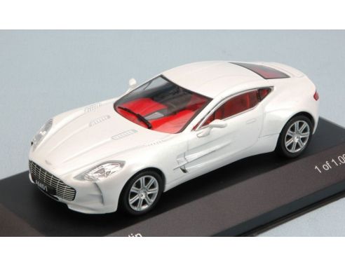 White Box WB159 ASTON MARTIN ONE-77 2010 PEARL WHITE 1:43 Modellino
