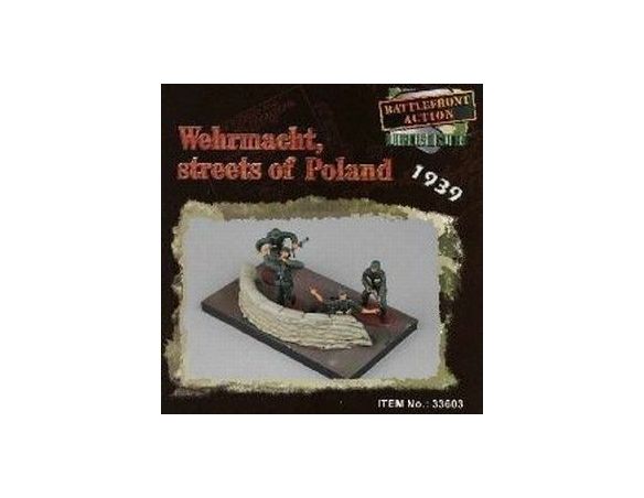 TRUMPETER 33603 GERMAN SOLDIER STREETS OF POLAND WWII Modellino