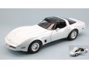 Welly WE2546 CHEVROLET CORVETTE COUPE' 1982 WHITE 1:18 Modellino