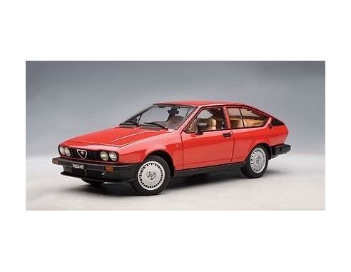 Auto Art / Gateway AA70146 ALFA ROMEO ALFETTA GTV 1980 RED 1:18 Modellino