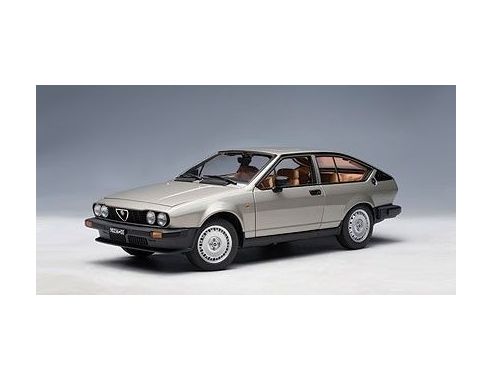 Auto Art / Gateway AA70147 ALFA ROMEO ALFETTA GTV 1980 SILVER 1:18 Modellino