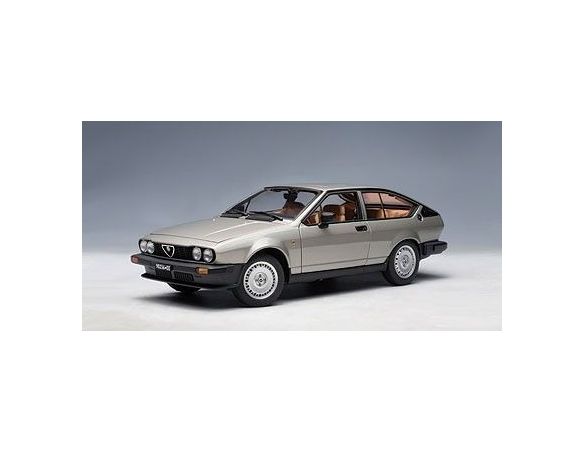 Auto Art / Gateway AA70147 ALFA ROMEO ALFETTA GTV 1980 SILVER 1:18 Modellino