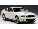 Auto Art / Gateway AA72917 FORD SHELBY GT 500 2010 BIANCO/STRISCE ARGENTO 1:18 Modellino