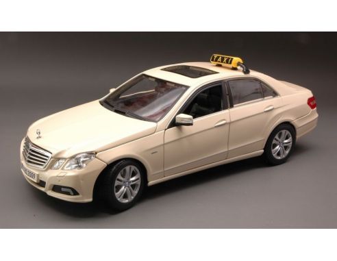 Maisto MI36191 MERCEDES E-CLASS TAXI 1:18 Modellino