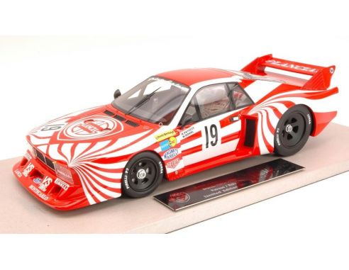 TopMarques TOPCK21 LANCIA BETA N.19 WINNER BRANDS HATCH 1980 PATRESE-ROHRL 1:18 Modellino