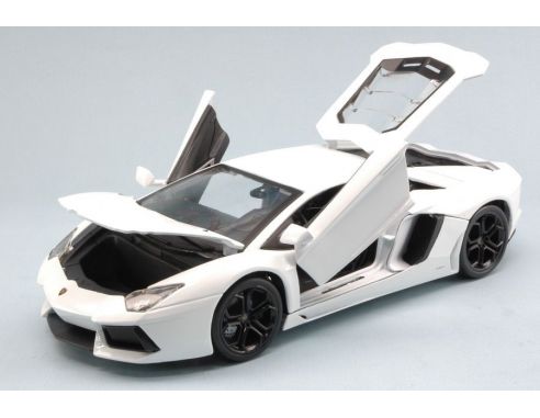 Bburago BU11033W LAMBORGHINI AVENTADOR LP700-4 2011 WHITE 1:18 Modellino