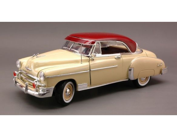 Motormax MTM73111YL CHEVY BEL AIR 1950 CREAM/BORDEAUX 1:18 Modellino