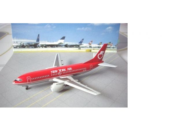 DRAGON WINGS 55545 NEW YORK AIR 737-300 VINTAGE WITH CLEAR BOX Scatola rovinata