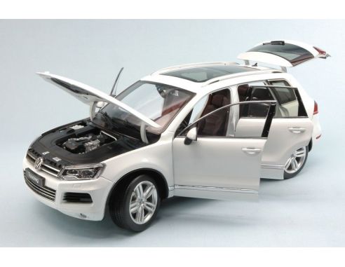 Welly WE11005W VW TOUAREG 2012 WHITE GT SERIES 1:18 Modellino