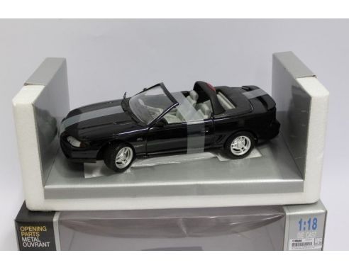 EAGLE'S RACE UH3131 FORD MUSTANG GT  1:18 Nera Universal Hobbies Modellino