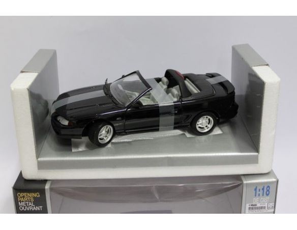 EAGLE'S RACE UH3131 FORD MUSTANG GT  1:18 Nera Universal Hobbies Modellino