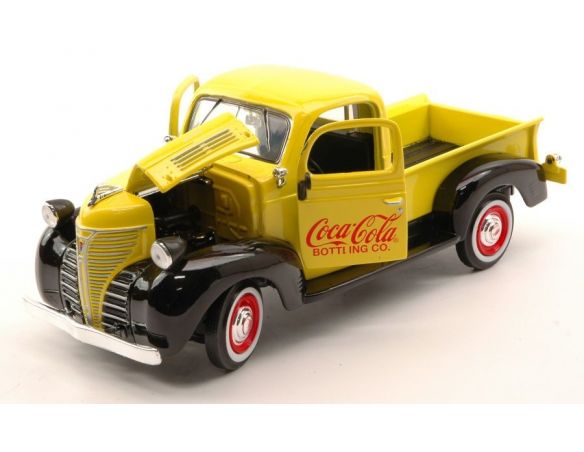 Motorcity Classics MCC439829 PLYMOUTH PICK UP 1941 YELLOW COCA COLA 1:24 Modellino