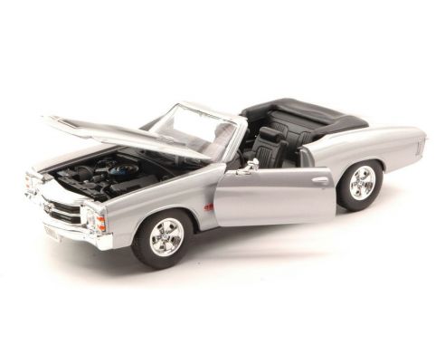 Welly WE2089 CHEVROLET CHEVELLE SS 454 1971 SILVER W/BLACK STRIPES 1:24 Modellino