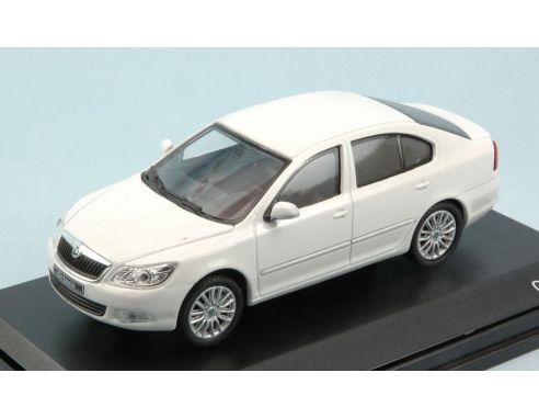 Abrex AB012E SKODA OCTAVIA (FACELIFT 2008) WHITE CANDY 1:43 Modellino
