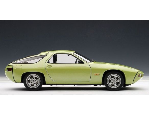 Auto Art / Gateway AA77904 PORSCHE 928 1977 GREEN MET.1:18 Modellino