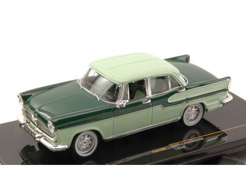 Ixo model CLC105 SIMCA CHAMBORD 1958 LIGHT GREEN/GREEN 1:43 Modellino