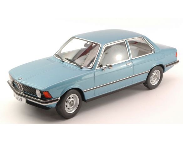 KK Scale KK180042 BMW 318i (E21) 1975 LIGHT BLUE METALLIC 1:18 Modellino