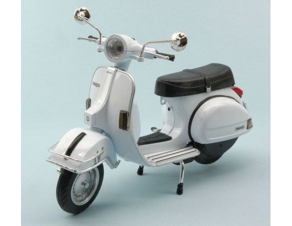 New Ray NY42123W VESPA P 200 E 1978 WHITE 1:12 Modellino