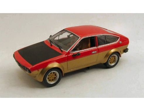 M4 M47205 A.ROMEO ALFETTA GTV 2000 RED/GOLD 1:43 Modellino