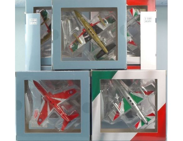 Italeri IT79715 DISPLAY 4x 339A/HAWK T1A/ MB339A Pz.12 1:100 Modellino