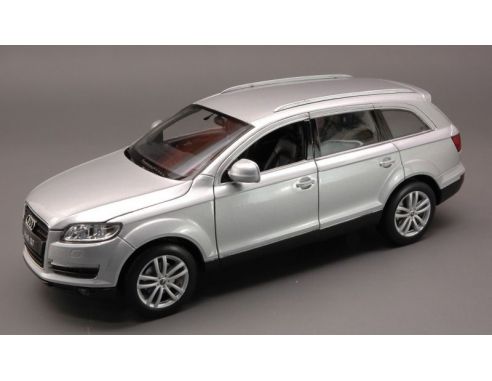 Welly WE2481S AUDI Q 7 2006 SILVER 1:24 Modellino