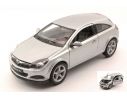 Welly WE2469S OPEL ASTRA GTC 2005 SILVER 1:24 Modellino
