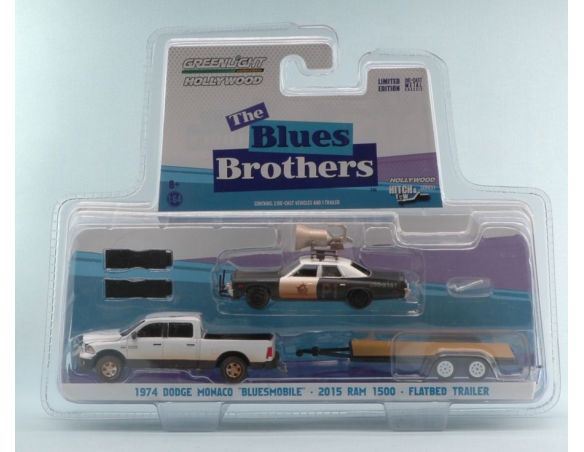 Greenlight GREEN31010C DODGE MONACO 1974 BLUESMOBILE/RAM 1500 2015 FLATBED TRAILER 1:64 Modellino