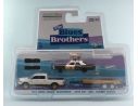 Greenlight GREEN31010C DODGE MONACO 1974 BLUESMOBILE/RAM 1500 2015 FLATBED TRAILER 1:64 Modellino