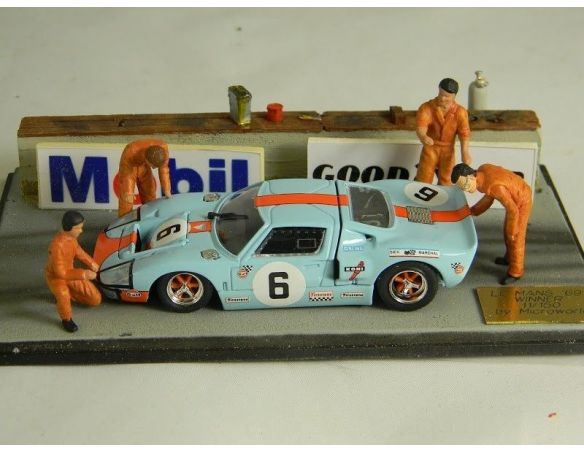 Microworld MWBE06 DIORAMA FORD GT 40 WINNER LM 1969 1:43 Modellino