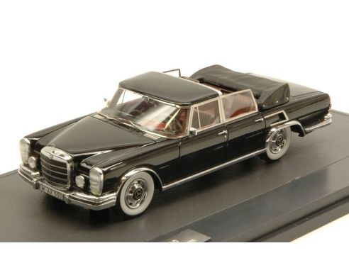 Matrix MX51302-101 MERCEDES 600SWB LANDAU GRAF VON BERCKHEIM 1970 1:43 Modellino